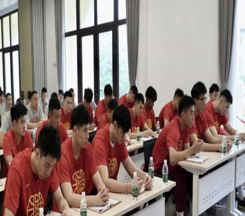 太累！中国男篮回国原地解散还要写总结，不科学集训+不合理安排