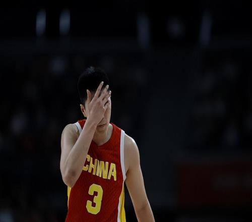 炸锅了！中国男篮“再起风云”，媒体人曝料：男篮现役国手发抱怨