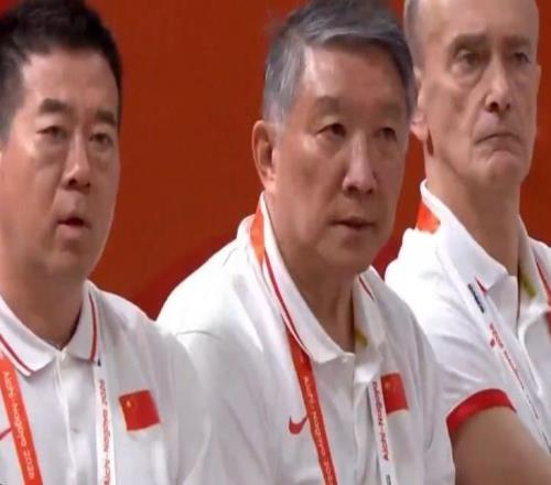 降维打击！张子宇22分刘禹彤20+10，女篮提前锁定小组第一晋级