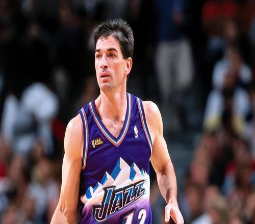 盘点NBA的五大铁人，有人打满16个赛季，詹姆斯唯一的手术是植发！