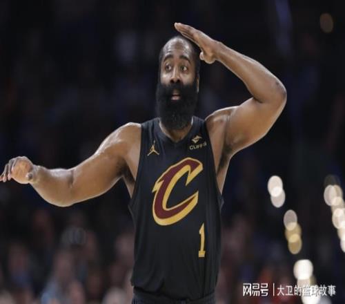 随着莱昂纳德2年1.15亿正式续约，NBA有8人生涯总薪资超5亿，小卡力压库里排第三