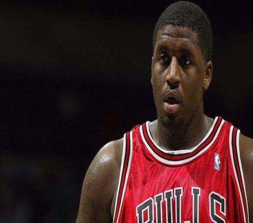 不到25岁离开NBA，他说“金钱买不到幸福”