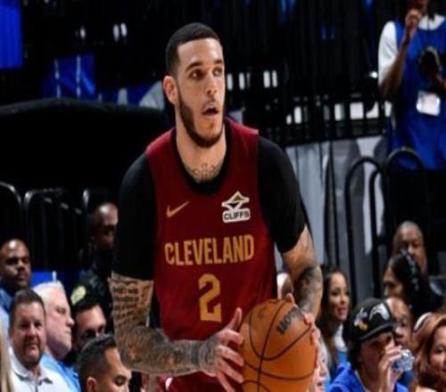 朗佐鲍尔辟谣退役传闻：我还在等待NBA球队打来电话