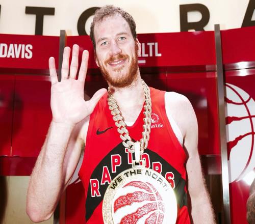 4年1.036亿美金！场均仅7分+6篮板！NBA新赛季最垃圾合同