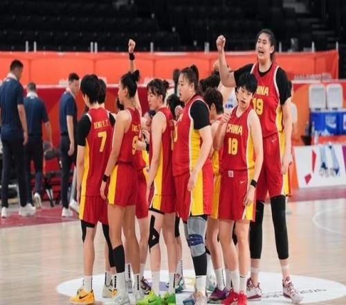 26分大胜晋级四强！杨舒予21分4助伤退，中国女篮半决赛战韩国