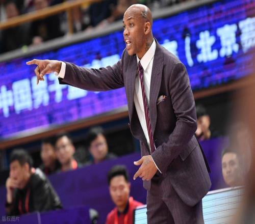 培养出3个国手，马布里愿免费辅佐本土主帅！男篮还在犹豫什么