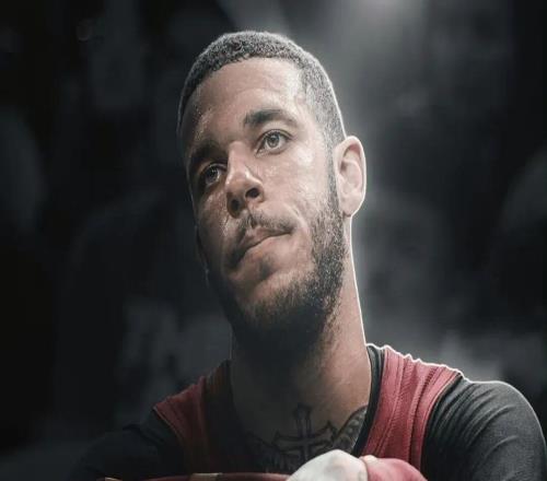 玩呢不退役了！！整个NBA都被骗了！