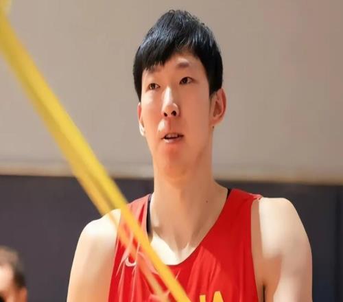 原来周琦是想参加亚运会了！打电话给郭士强想参加，却无下文了！