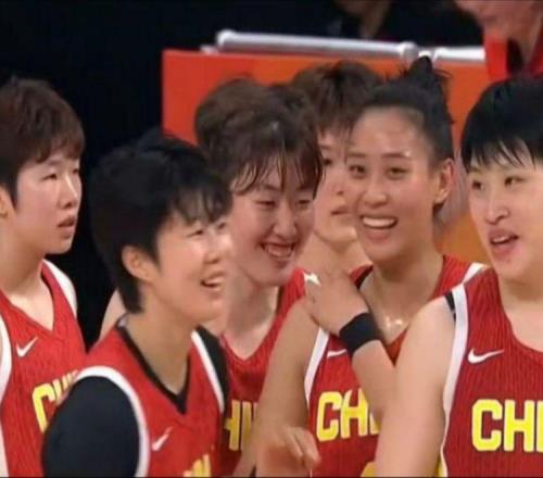 女篮亚运夺牌一人最尴尬！靠罚球捡2分+唯一在场输分，愧对宫鲁鸣