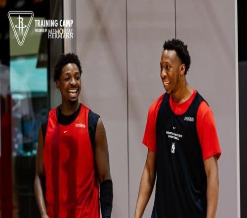 火箭队训练营分组对抗！3控卫配杜兰特主攻外线，替补3射手+亚当斯联手对抗