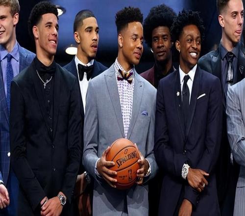 才9年啊，17届的前十顺位，5人已离开NBA，状元、榜眼皆毁于伤病