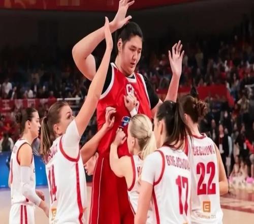 奇耻大辱！女篮输球后被韩国当面嘲笑：2米26张子宇光有身高没用