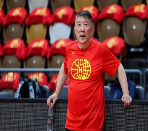 中国女篮已经回国！记者透露全体队员和教练都要写总结