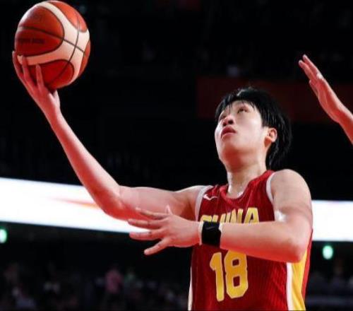 1943万砸出一枚铜牌！中国篮球闹大了！中国女篮追平32年最差记录，男篮连奖牌都没摸到，四支队伍全军覆没，中国篮协要追责