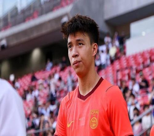 王父：很多海外俱乐部找过王钰栋先去稍低级别再去五大联赛