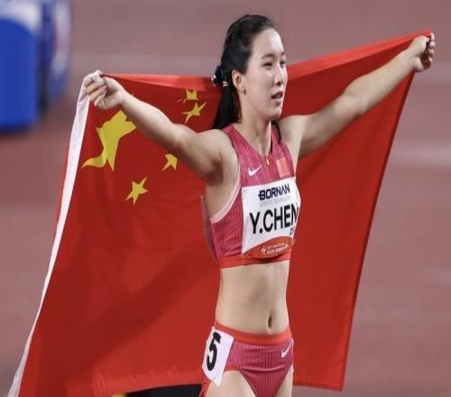 半场36平后她砍20分，中国女篮77比64拿下铜牌