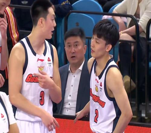 梅克不一定能来！广东备选大外援曝光，抢下NBA2米11策应型中锋