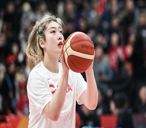 亚运比赛结束，中国女篮面临大洗牌，3人将退出国家队，1人有望回归！