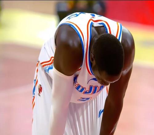 不是梅克！NBA2米16内线巨兽或被广东队看中，保底能进总决赛